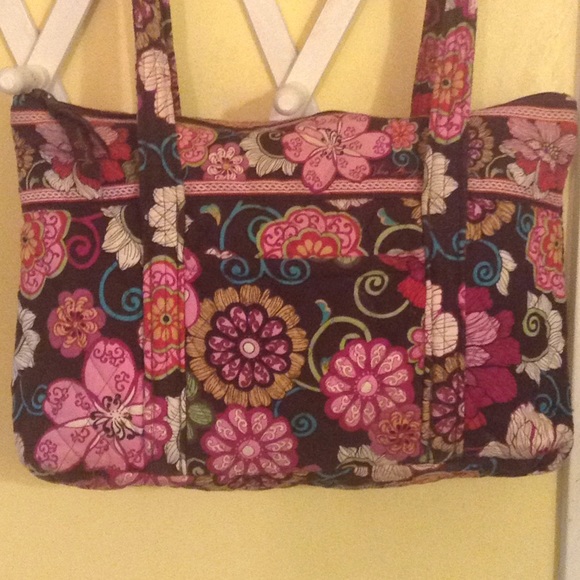 🌺🌺Vera Bradley roomy..paisley shoulder bag - Picture 1 of 6